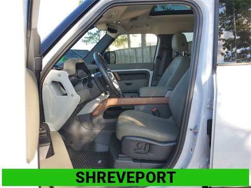 Used 2023 Land Rover Defender 110 SE image 10