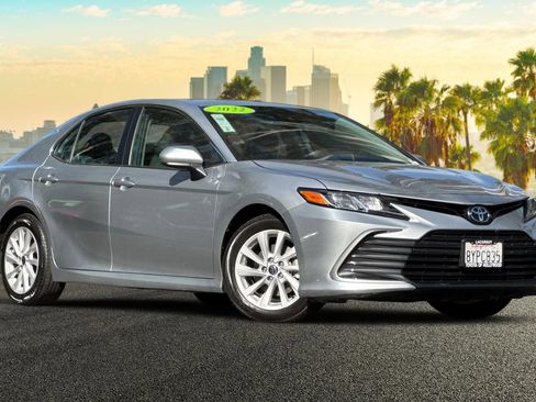 Used 2022 Toyota Camry LE FWD image 2