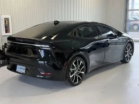 Used 2023 Toyota Prius Prime Premium FWD image 3