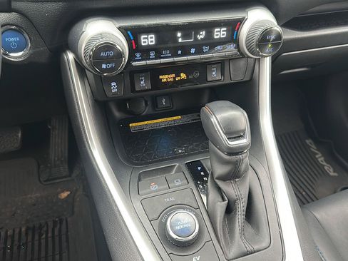 Used 2020 Toyota RAV4 XSE AWD/4WD image 13