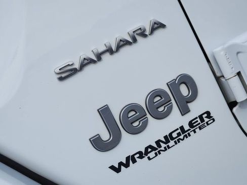 Used 2019 Jeep Wrangler Unlimited Sahara w/ Safety Group image 12