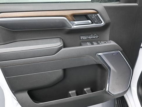Used 2025 Chevrolet Silverado 1500 High Country w/ High Country Premium Package AWD/4WD image 10