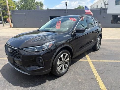 Used 2025 Ford Escape Platinum AWD/4WD image 2