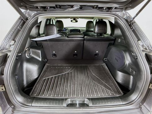 Used 2022 Jeep Cherokee Limited w/ Mopar Interior Package image 25