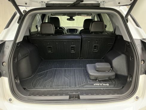 Used 2024 GMC Terrain AT4 w/ LPO, 'HIT The Road' Package AWD/4WD image 31