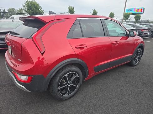 Used 2025 Kia Niro LX FWD image 3