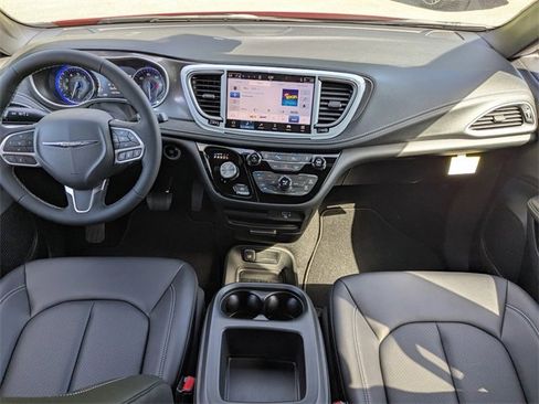 New 2026 Chrysler Pacifica Select image 15