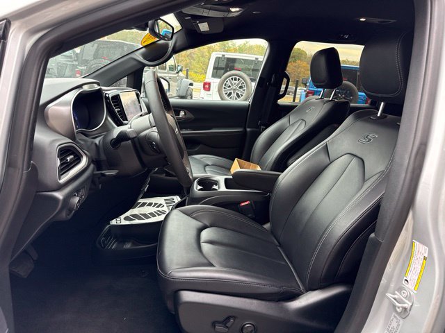 Used 2026 Chrysler Pacifica Select w/ S Appearance Package FWD image 15