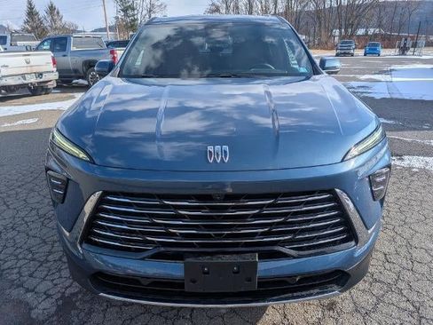 Used 2025 Buick Enclave Preferred image 2