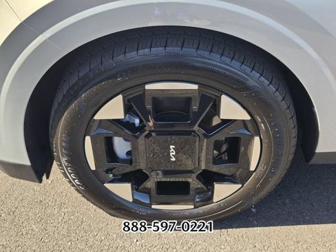 Used 2026 Kia Carnival EX FWD image 21