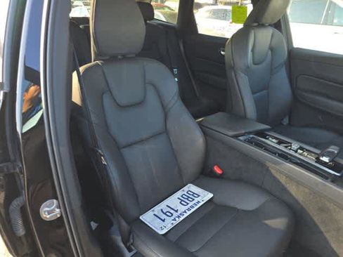 Used 2025 Volvo XC60 B5 Plus AWD/4WD image 5