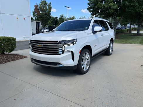 Used 2022 Chevrolet Tahoe High Country w/ Premium Package AWD/4WD image 6