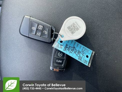 Used 2021 Volkswagen Atlas SEL AWD/4WD image 16