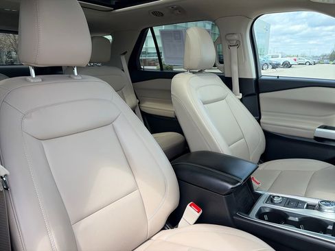 Used 2024 Ford Explorer XLT w/ Equipment Group 202A image 12