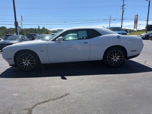 Used 2016 Dodge Challenger R/T RWD image 6