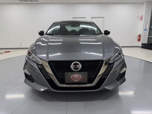 Used 2022 Nissan Altima 2.5 SR image 2