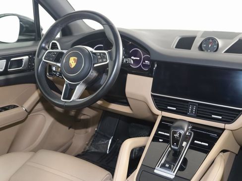 Used 2022 Porsche Cayenne Platinum Edition w/ Premium Package Plus image 10