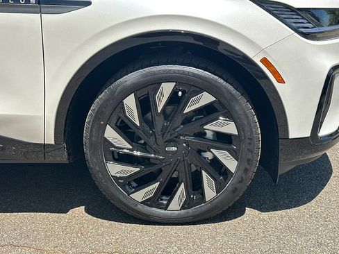 New 2026 Lincoln Nautilus Reserve AWD/4WD image 14