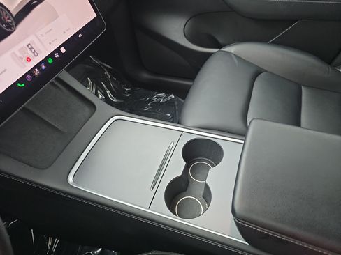 Used 2022 Tesla Model Y Performance AWD/4WD image 25