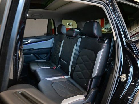 Used 2024 Volkswagen Atlas Peak Edition SE image 19