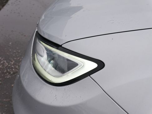 Used 2024 Chrysler Pacifica Touring-L image 16