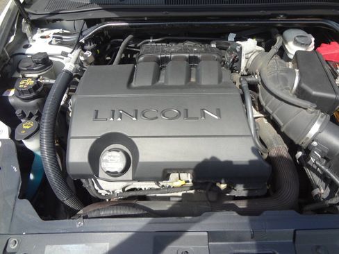 Used 2010 Lincoln MKS AWD image 16