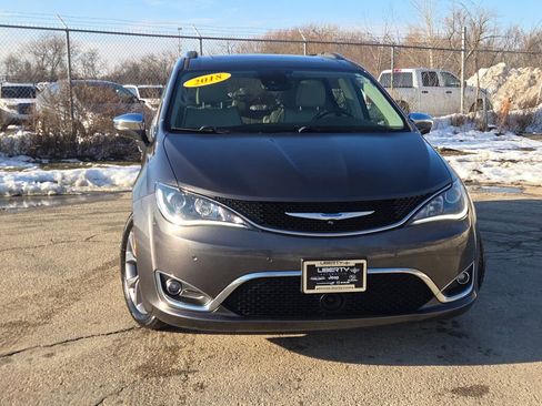 Used 2018 Chrysler Pacifica Limited w/ Tire & Wheel Group image 4