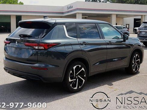 Used 2024 Mitsubishi Outlander AWD image 7