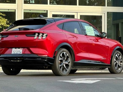 Certified 2022 Ford Mustang Mach-E Premium image 4