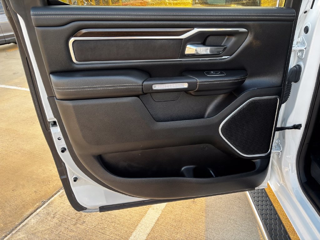 Used 2022 RAM 1500 Laramie AWD/4WD image 19