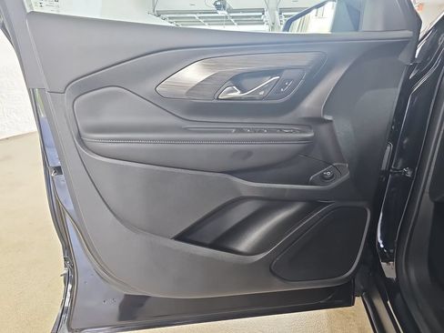 Used 2023 GMC Terrain SLE w/ Driver Convenience Package FWD image 32