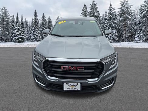 Used 2024 GMC Terrain SLE image 9