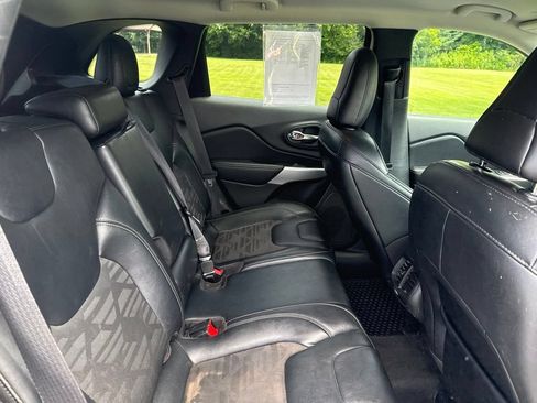 Used 2022 Jeep Cherokee Latitude AWD/4WD image 30