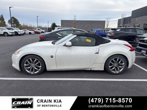 Used 2010 Nissan 370Z Touring image 6