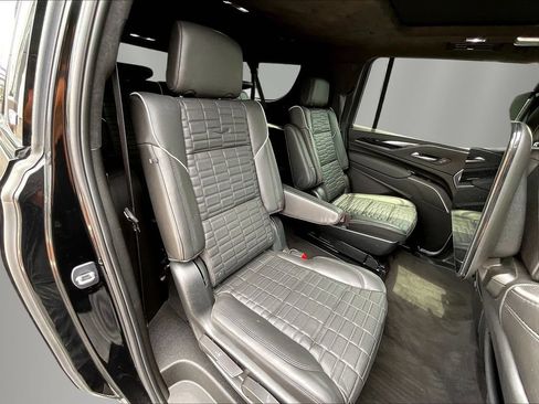 Used 2023 Cadillac Escalade ESV V w/ LPO, ONYX Package AWD/4WD image 21