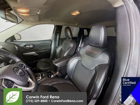 Used 2018 Jeep Cherokee Trailhawk AWD/4WD image 22