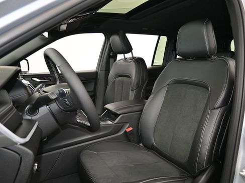 New 2025 Jeep Grand Cherokee Altitude RWD image 10