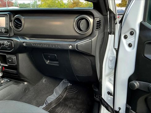 Used 2021 Jeep Wrangler Sport image 18