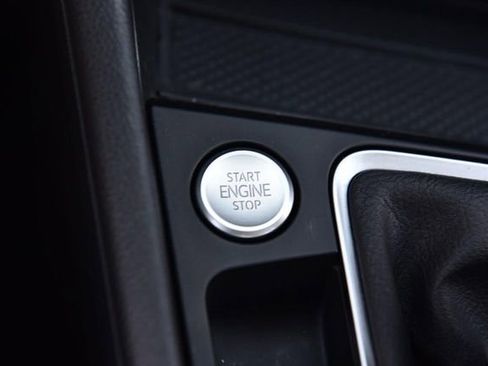 Used 2025 Volkswagen Jetta SE FWD image 17