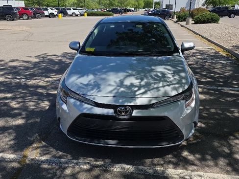 Used 2024 Toyota Corolla LE FWD image 2