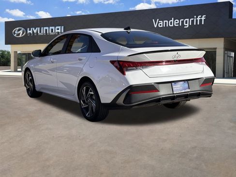 Certified 2025 Hyundai Elantra Sport image 24
