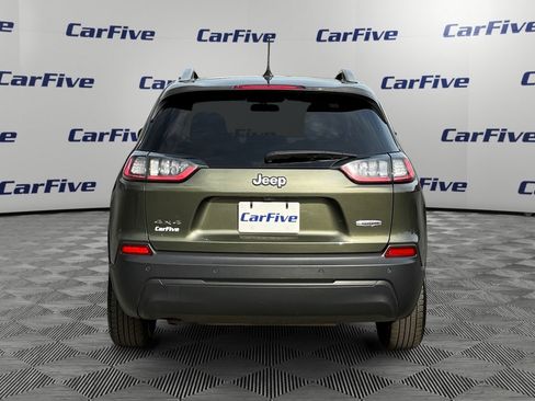 Used 2019 Jeep Cherokee Latitude Plus w/ Cold Weather Group AWD/4WD image 4