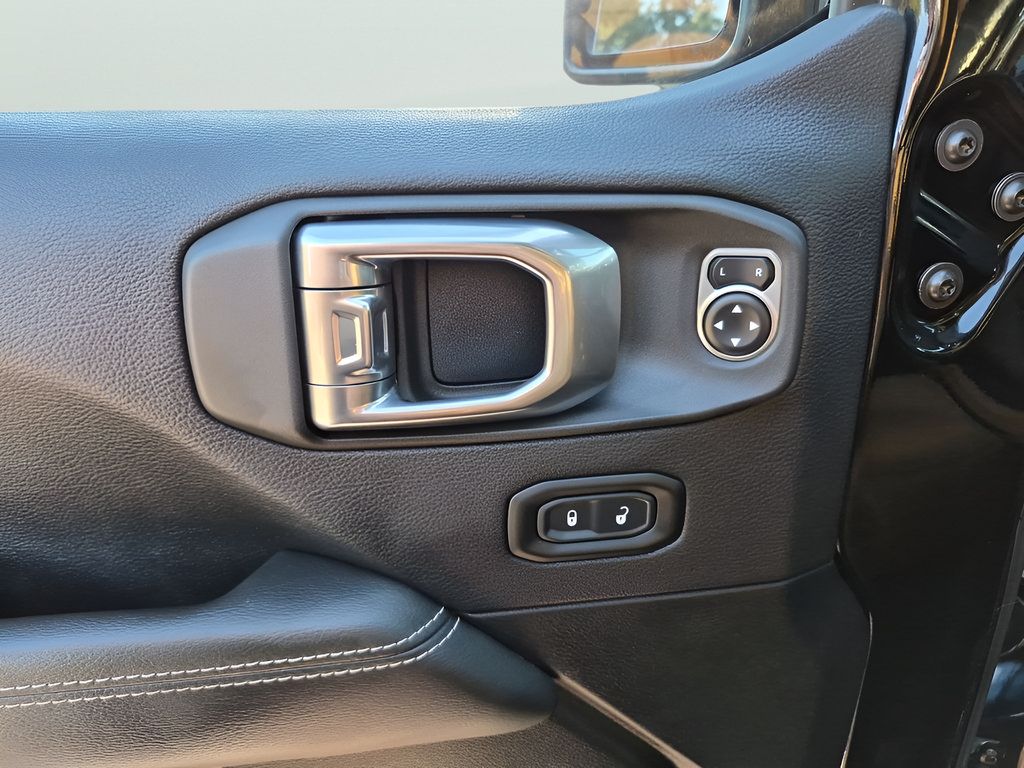 Used 2021 Jeep Wrangler Unlimited Rubicon AWD/4WD image 24