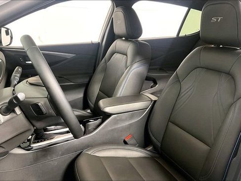 Used 2025 Buick Envista Sport Touring image 25