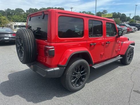 Used 2024 Jeep Wrangler Unlimited Sahara AWD/4WD image 3