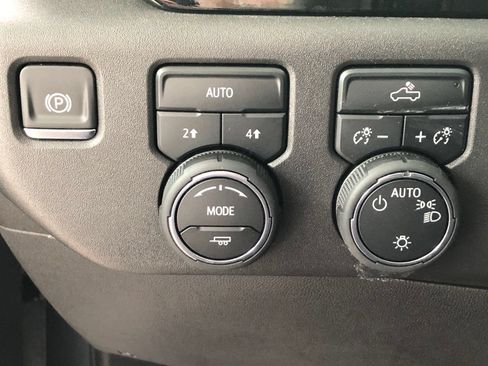 Used 2025 Chevrolet Silverado 1500 LT AWD/4WD image 33