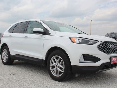 Used 2024 Ford Edge SEL image 3