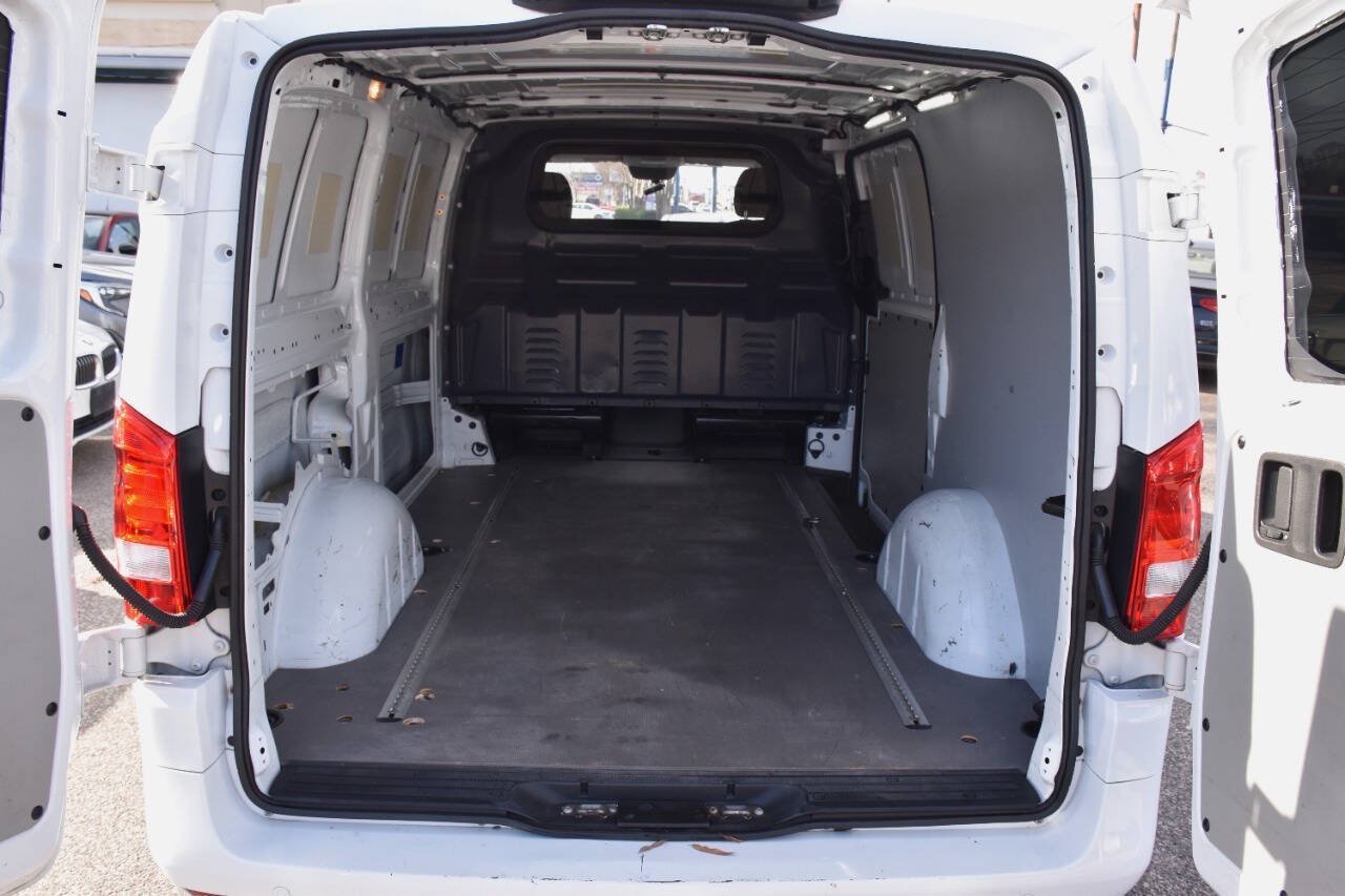 Used 2020 Mercedes-Benz Metris image 9