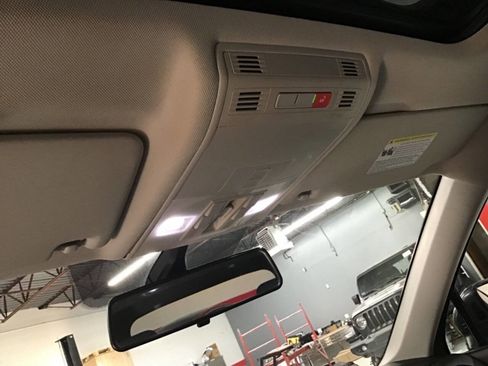 Used 2021 Volkswagen Tiguan SE w/ Panoramic Sunroof Package AWD/4WD image 22