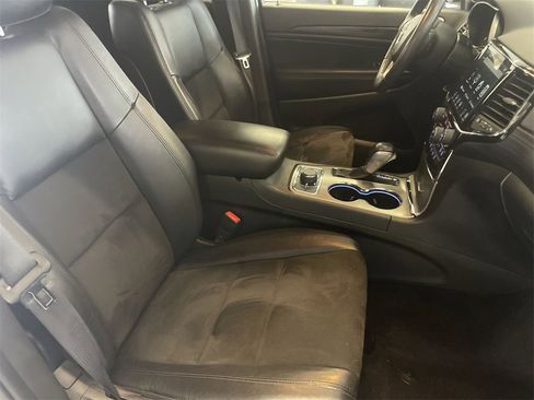 Used 2022 Jeep Grand Cherokee Laredo X image 30